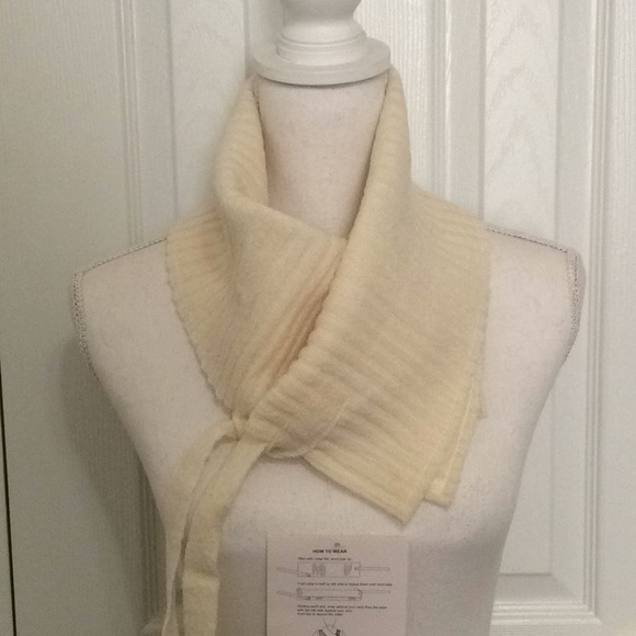 Soft Surrounding Beige Wool/Silk Knit Collar Scarf - Picture 2 of 6
